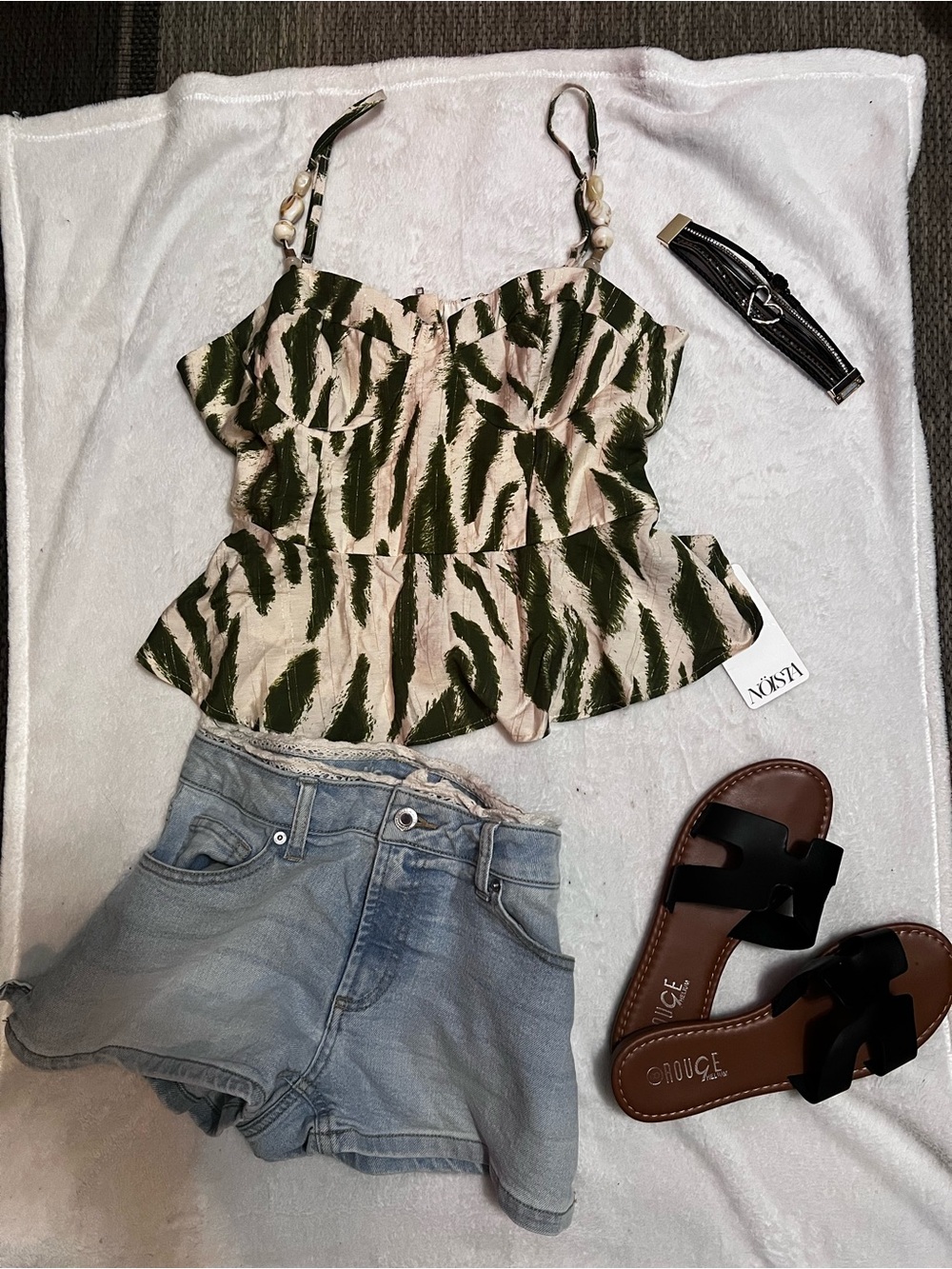 Unknown Brand Green and Cream Feather-Print Peplum Cami